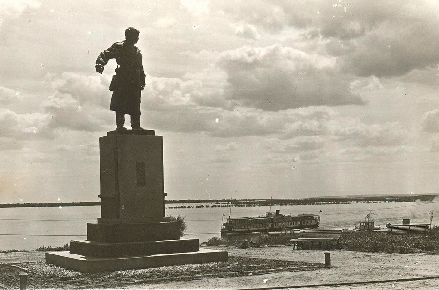 Памятник Хользунову, 1940 г.