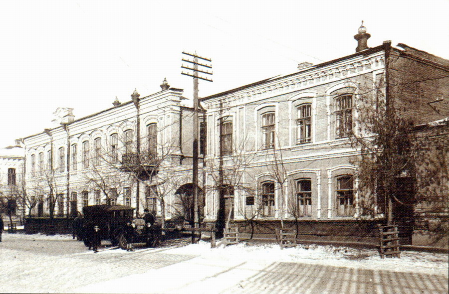Улица Пролеткультская, 1932 год. Снято со стороны Преображенской церкви. В наше время это место находится приблизительно на перекрёстке ул. Мира и ул. Комсомольской.