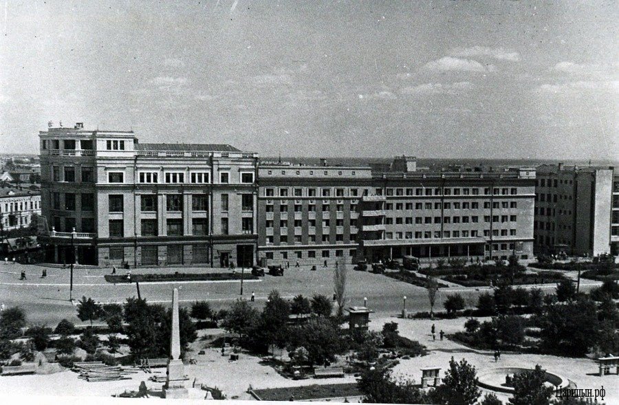 Вид площади Павших борцов перед войной