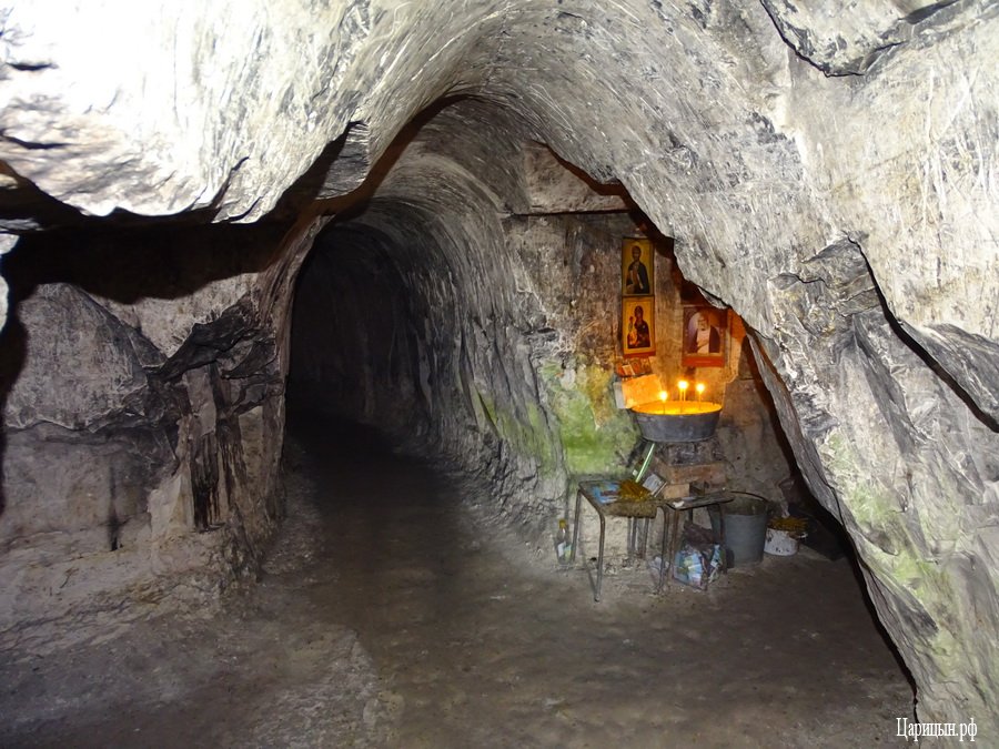 Пещера у Каменнобродского монастыря