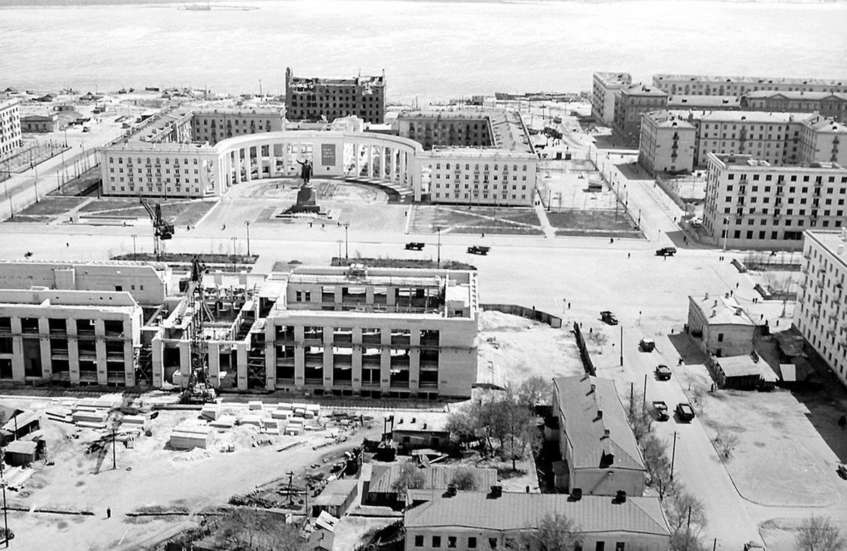 Самая переименовываемая площадь